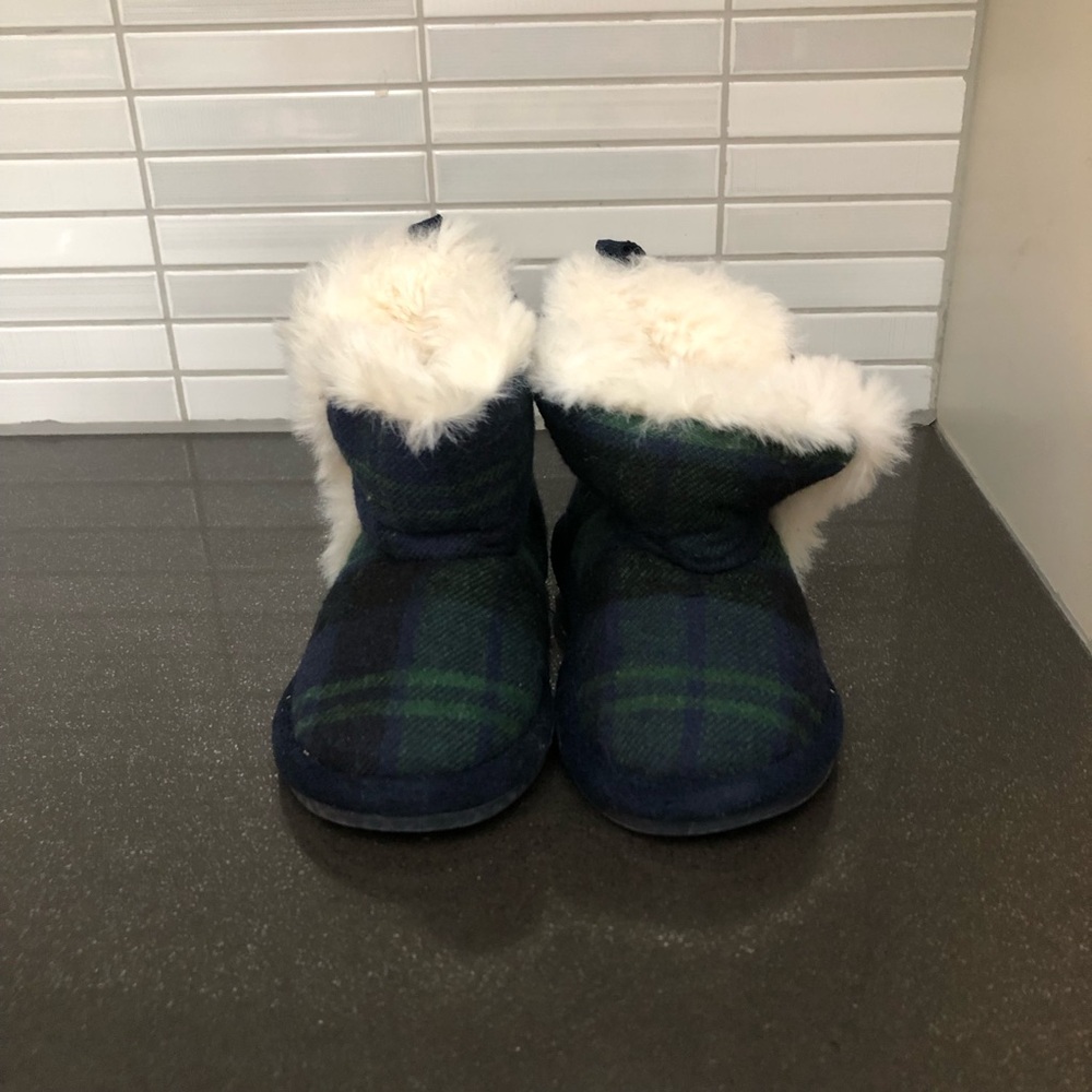 Joe Fresh warm sherpa lined baby boots
